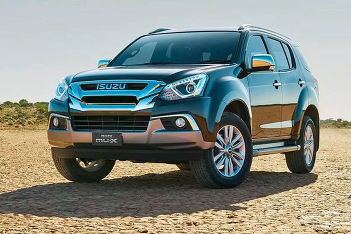 So sánh Isuzu MU-X 2018 với bản đời cũ: Liệu có gì khác biệt?