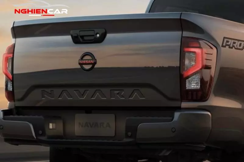 Đuôi xe của Nissan Navara