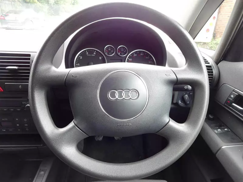 Phần vô lăng xe Audi A2