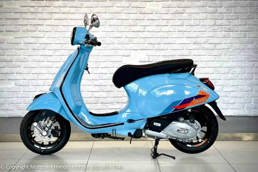 Thiết kế mềm mại và giữ được sự thanh lịch, nữ tính vốn có Vespa Primavera S 125 - 2023