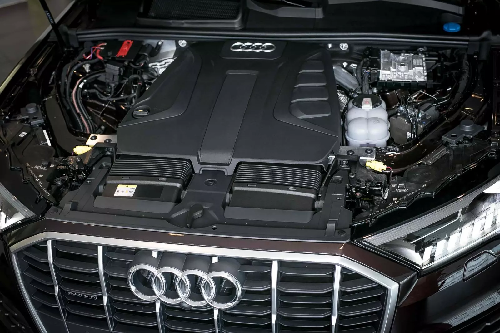 Audi Q7 2024 mang “trái tim” là khối động cơ 2.0L Turbo, với 4 xy-lanh