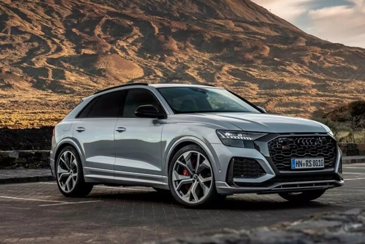 Audi-RS-Q8-2021-hong-xe