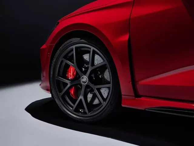 Audi-RS3-2022-phan-duoi-xe