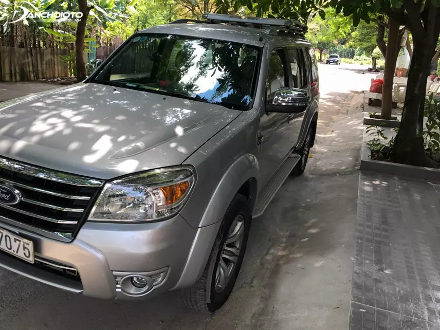 Ford Everest 2011 có không gian hành khách rộng rãi với hai hàng ghế trước thoải mái