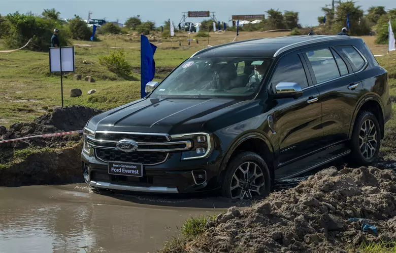 "Động cơ và vận hành của Ford Everest 2023"