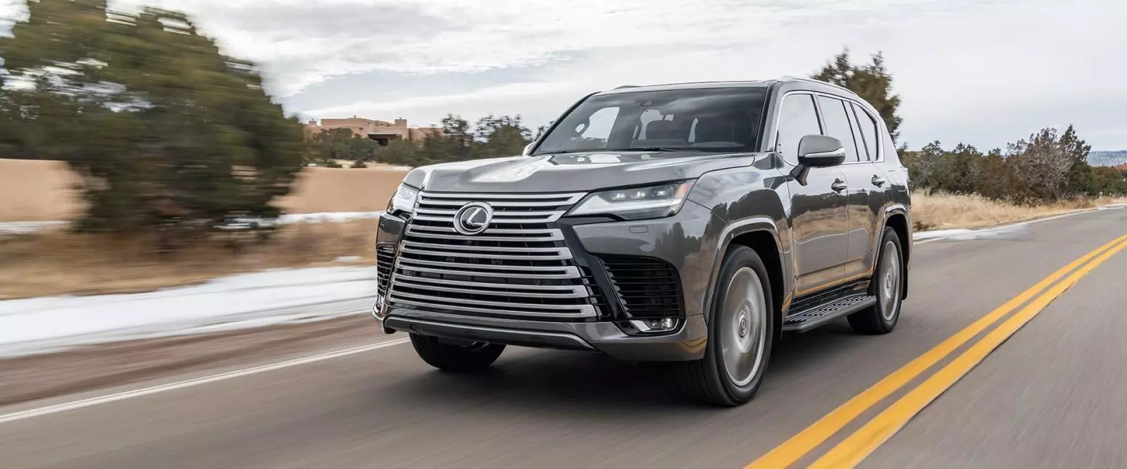 Giá lăn bánh xe Lexus LX 600 2022.