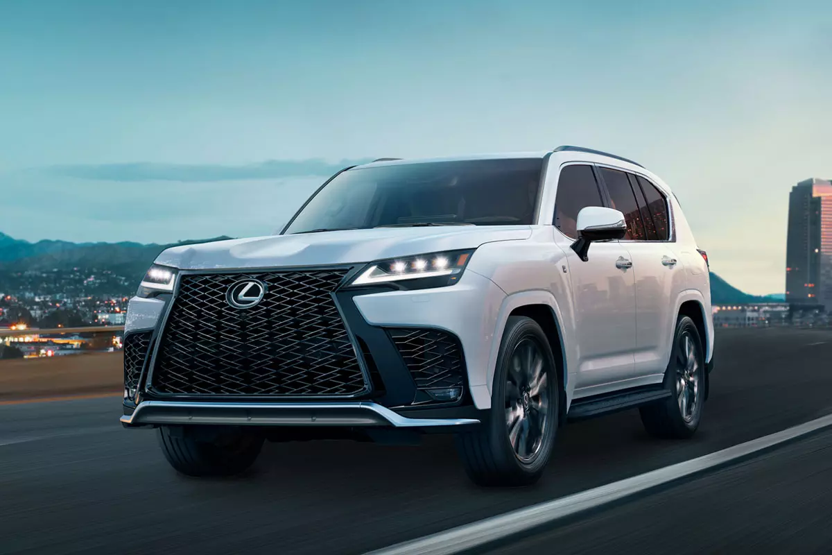 Lexus LX600 F-Sport.