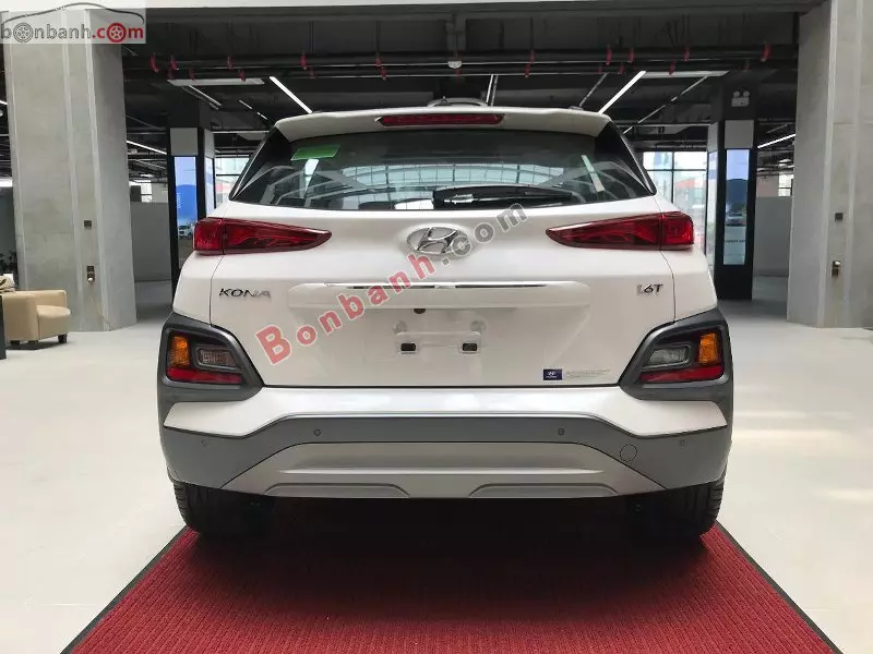 Phía sau xe Hyundai Kona 2022