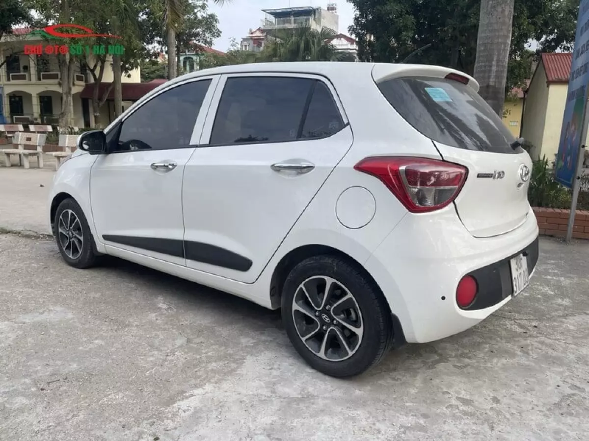 Hình ảnh xe Huyndai Grand i10 2018 khi nhìn từ bên sườn