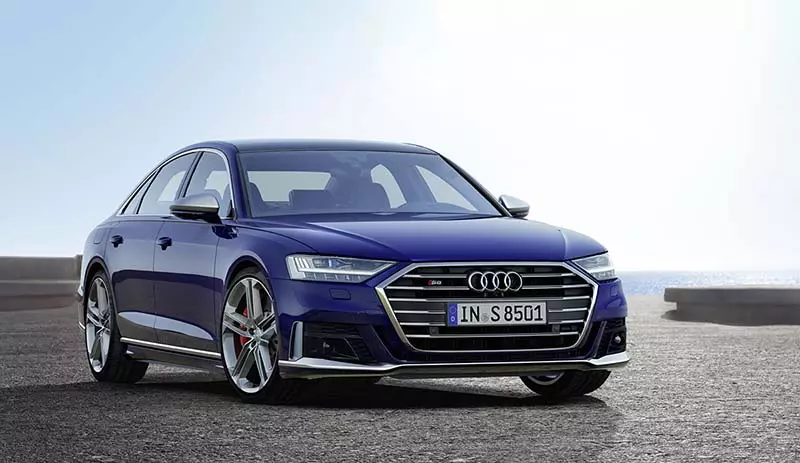 Navarra Blue là màu xe được yêu thích của Audi S6