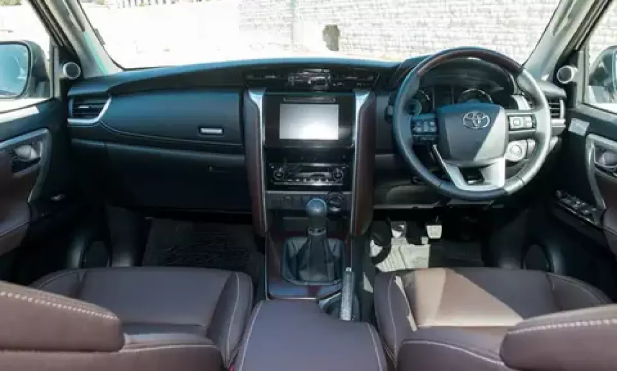 toyota-fortuner-interior