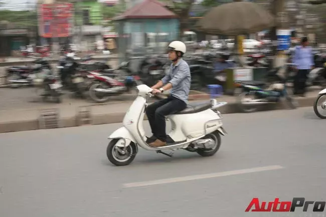 Vespa ET8: Hơn 30 triệu cho một "huyền thoại đương đại" của Piaggio