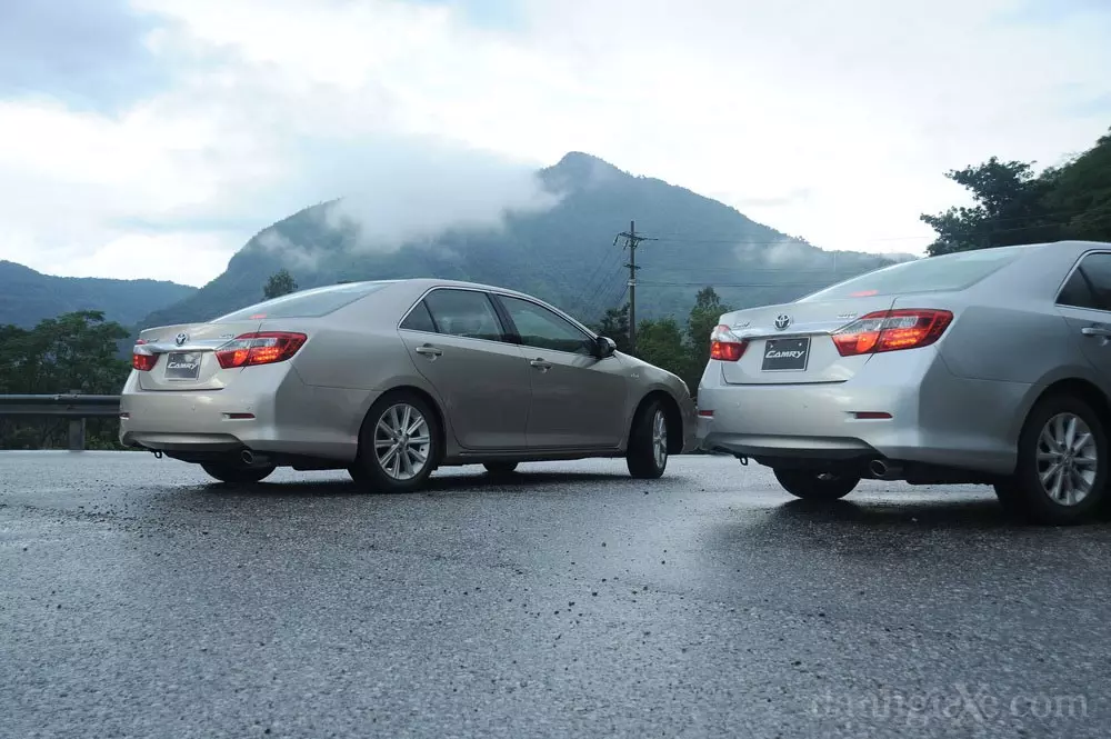 Đuôi xe Toyota Camry 2012