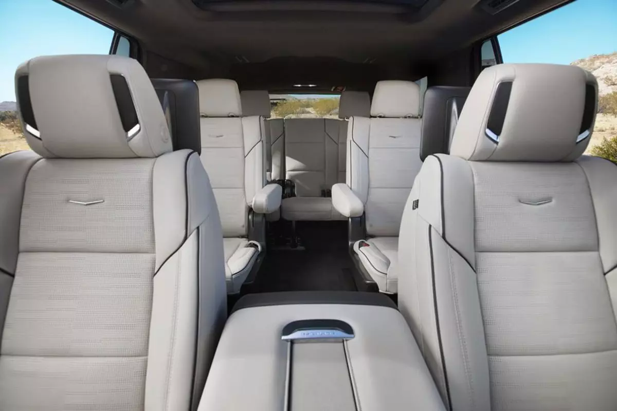 ghế ngồi trên xe Cadillac Escalade 2024