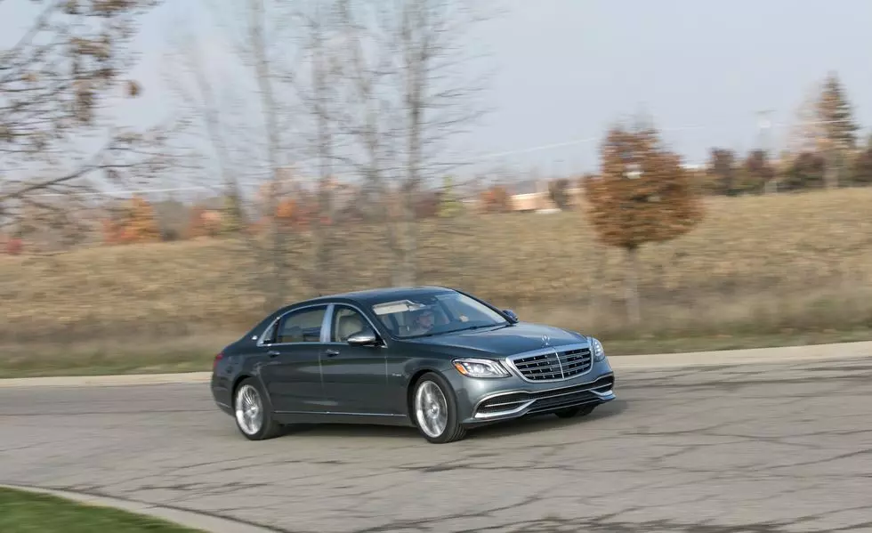 Giá xe Mercedes-Maybach S 560.