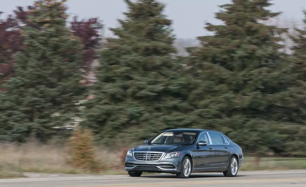 Giá lăn bánh Mercedes-Maybach S 560.