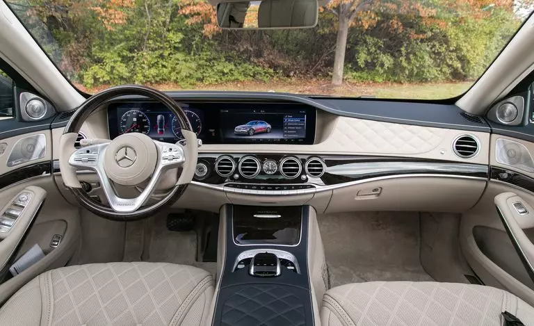 Nội thất Mercedes-Maybach S 560.