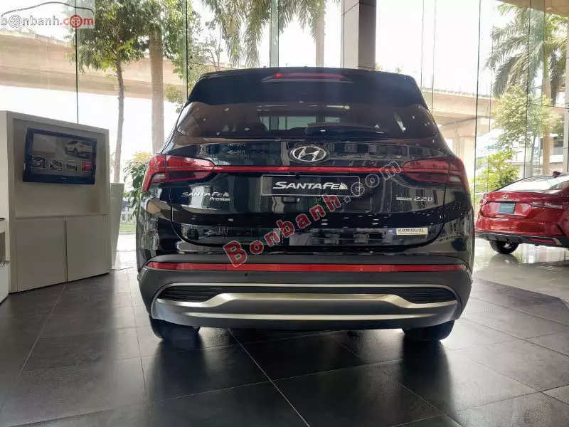 Đuôi xe Hyundai SantaFe 2023