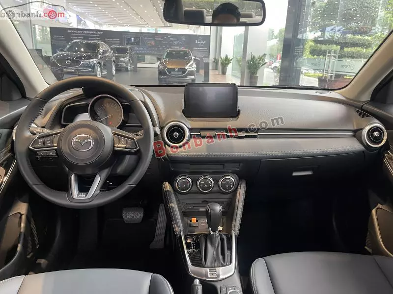 Cabin lái Mazda 2 2023