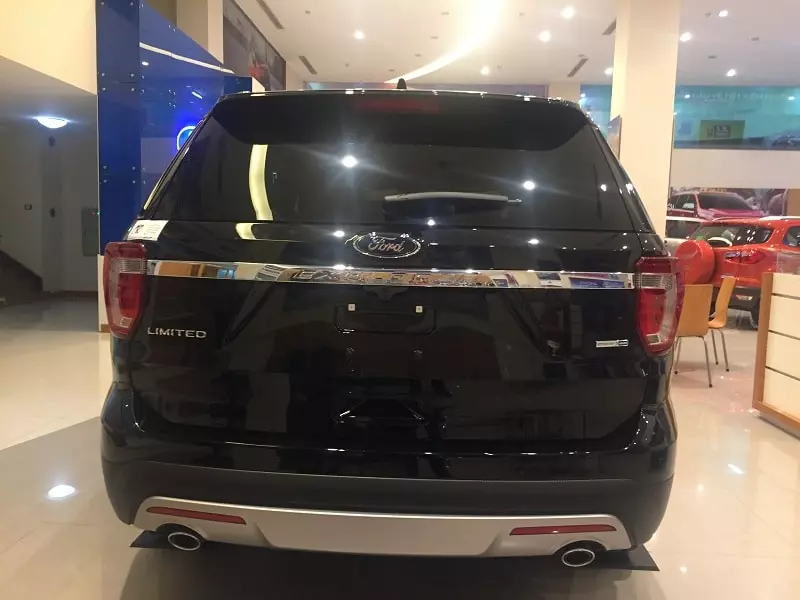 Ford Explorer Limited màu đen