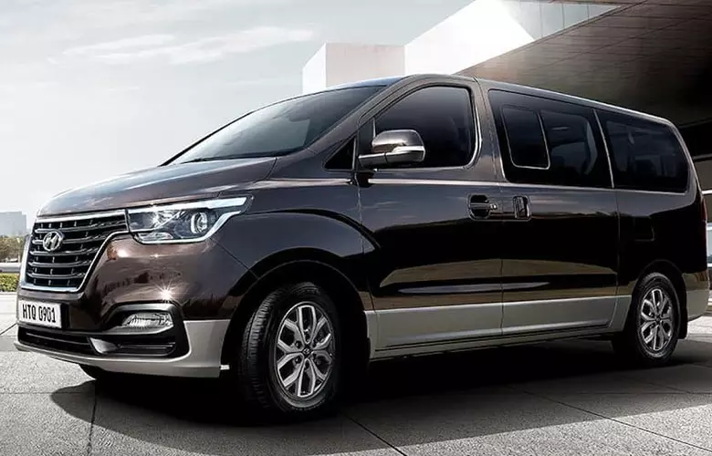 Hyundai Starex có giá niêm yết 945 triệu đồng