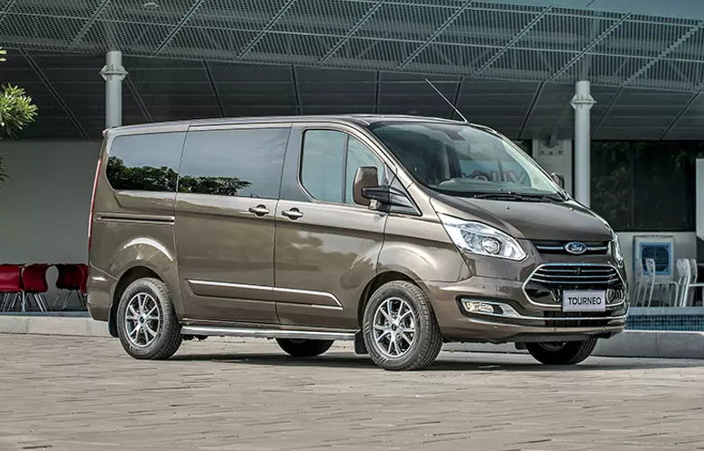 Ford Tourneo sở hữu chiều dài cơ 2933 (mm)