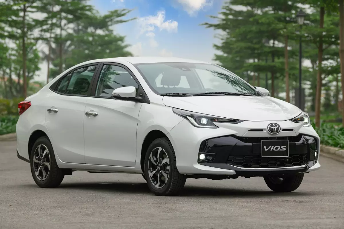 [Toyota Vios](https://giatoyota.vn/uploads/images/blog/admin/2024/01/16/toyota-ben-tre-hotline-0776776386-1705338610.webp)