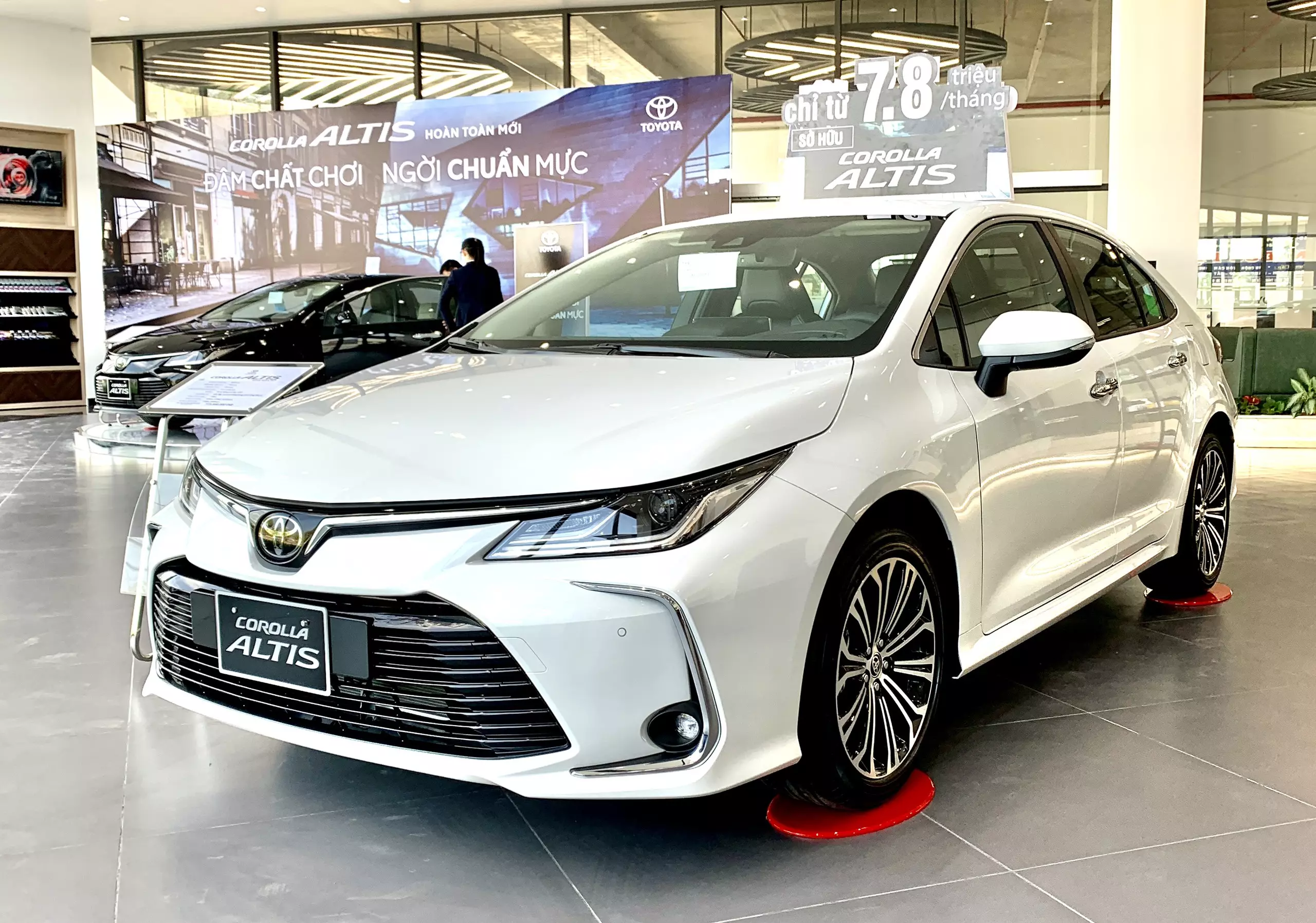 [Toyota Corolla Altis](https://giatoyota.vn/uploads/images/blog/admin/2024/01/16/toyota-ben-tre-hotline-0776776386-1705338657.webp)