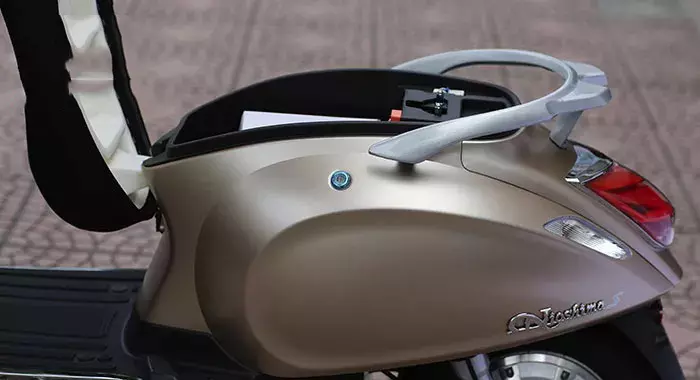 Cốp xe máy điện vespa nioshima s