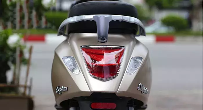 Đuôi xe máy điện vespa nioshima s