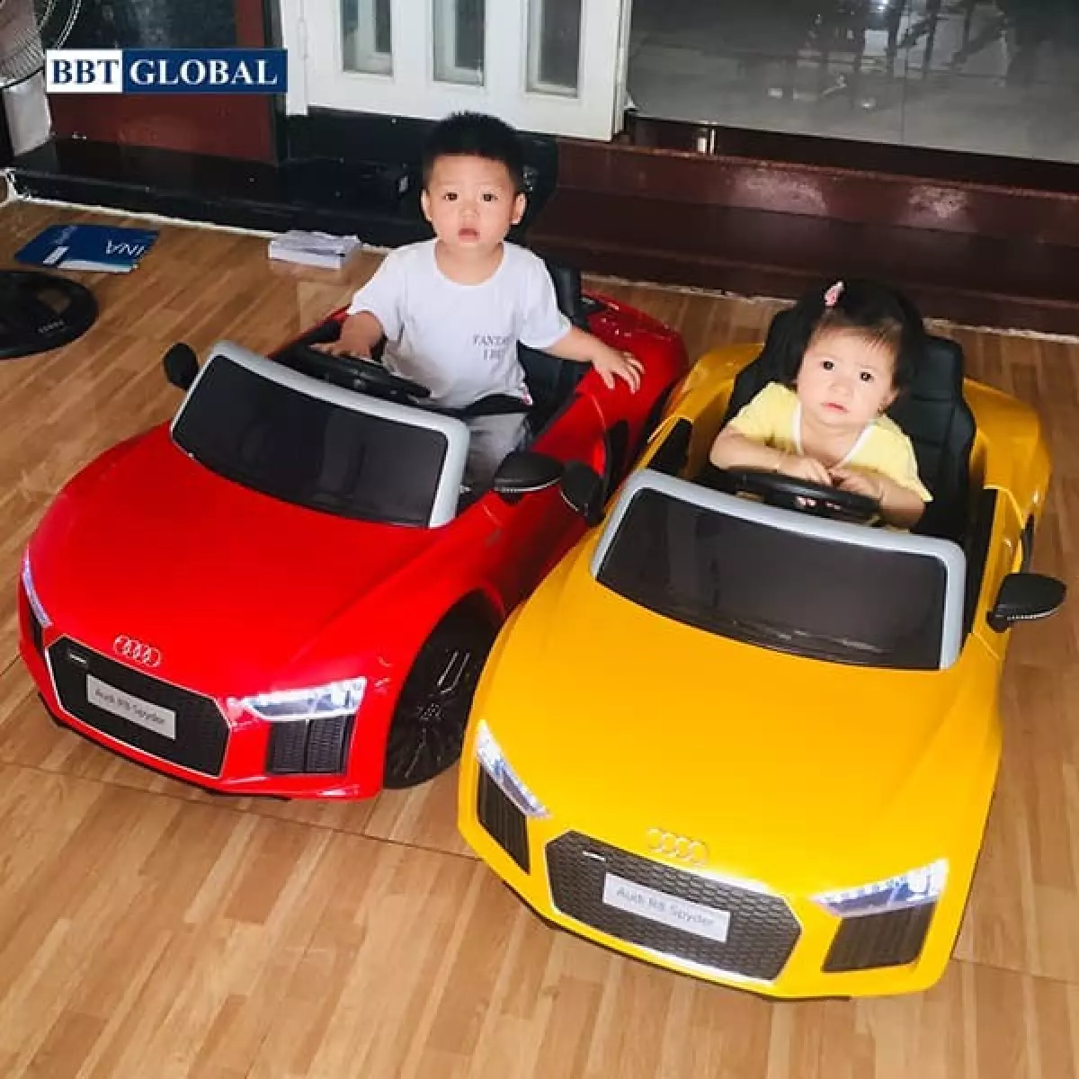 Xe ô tô điện trẻ em Audi R8 | Màu đỏ, vàng