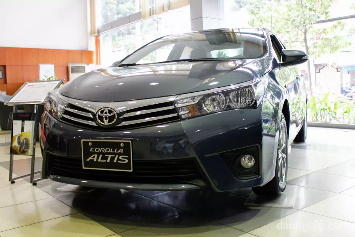 Toyota Altis 2014