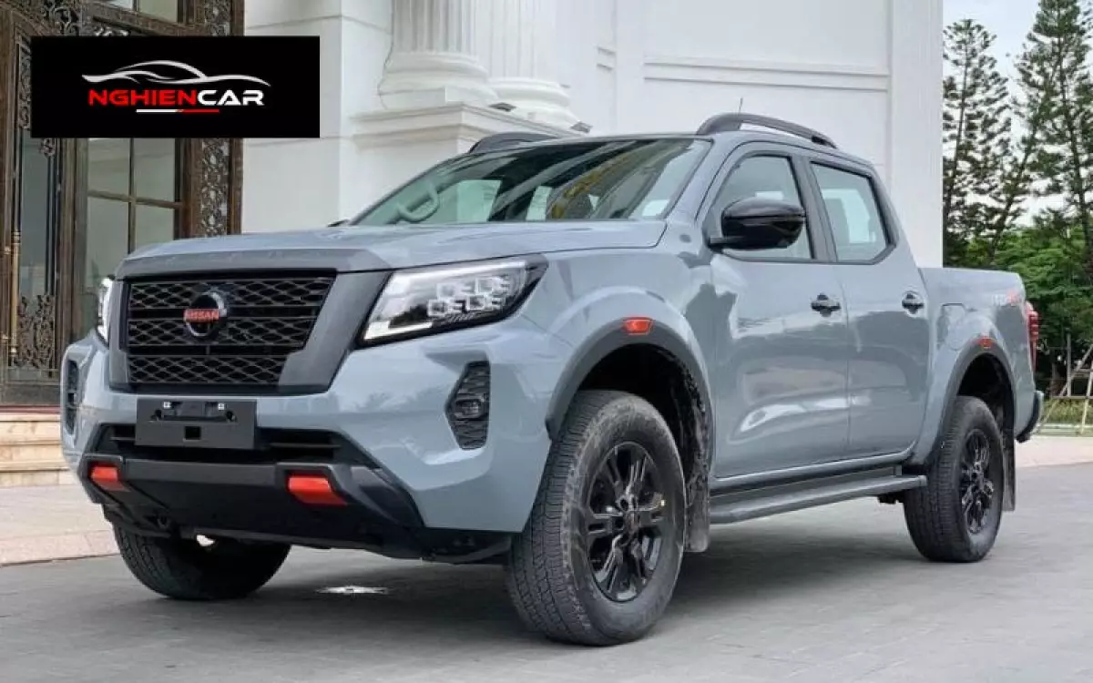 Nissan Navara 2022 là dòng xe bán tải hạng trung nổi tiếng trong phân khúc