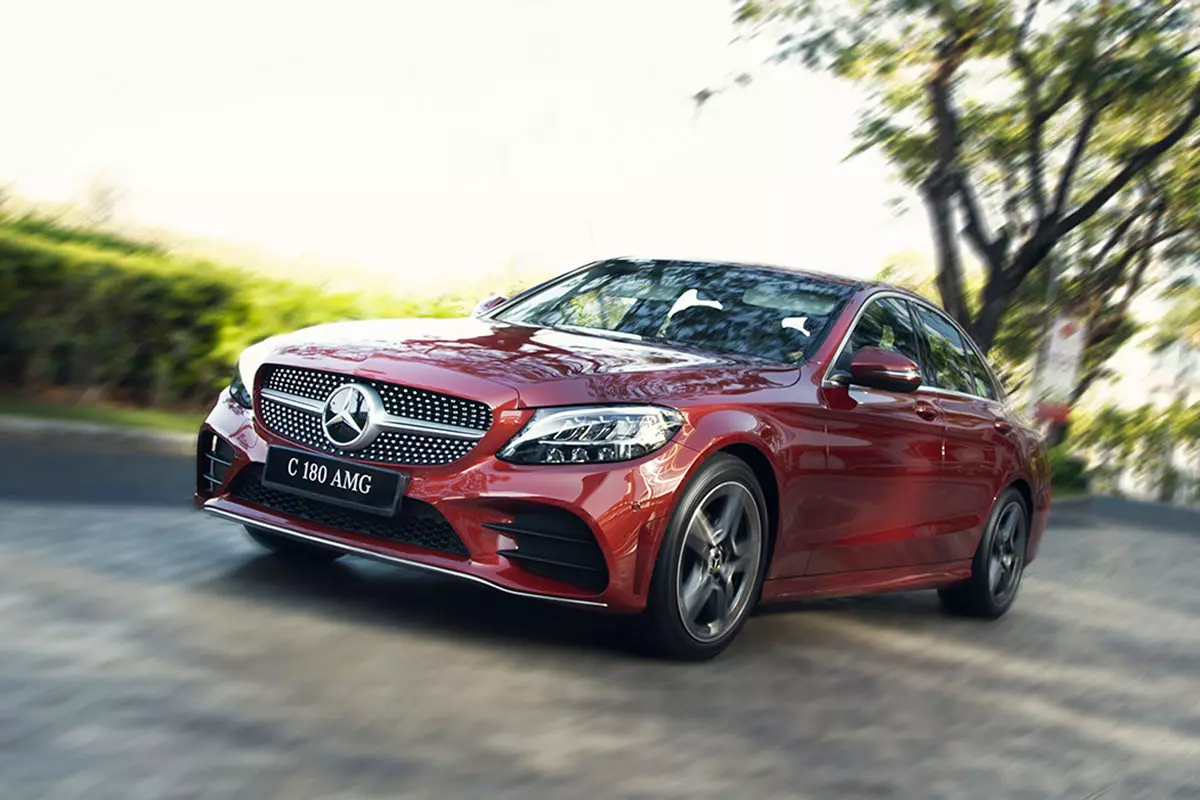 Mercedes-Benz C180 AMG 2021 tiếp tục sử dụng động cơ cũ