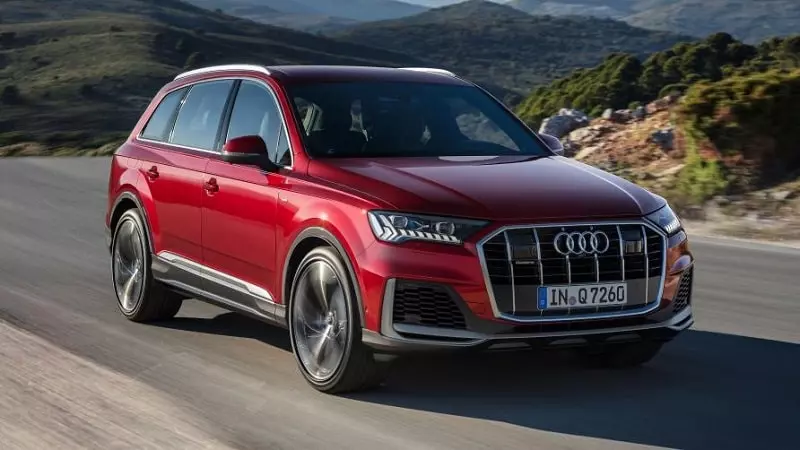 Audi Q7 màu đỏ bắt mắt