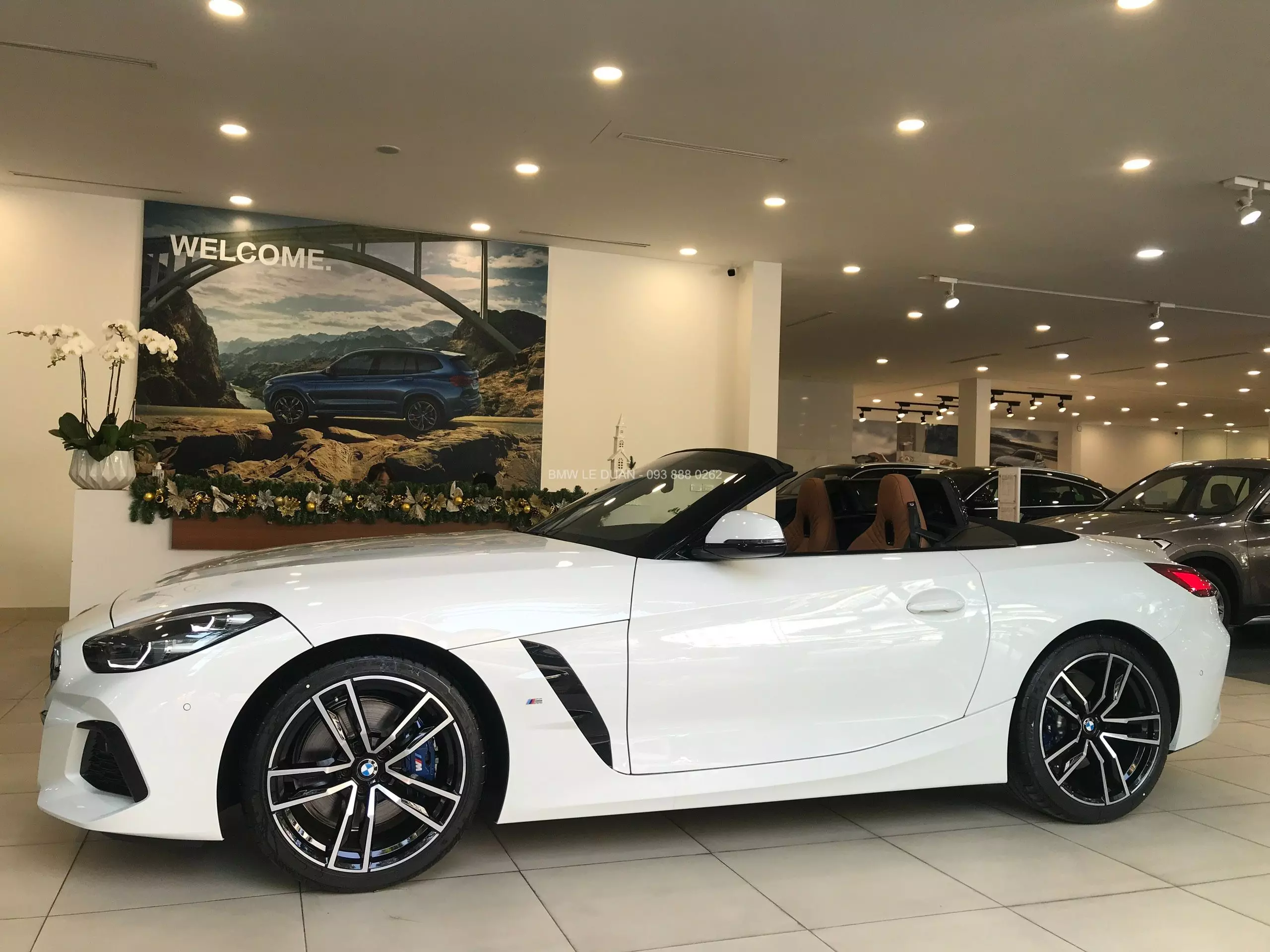 BMW Z4 2022 M Sport ngang xe