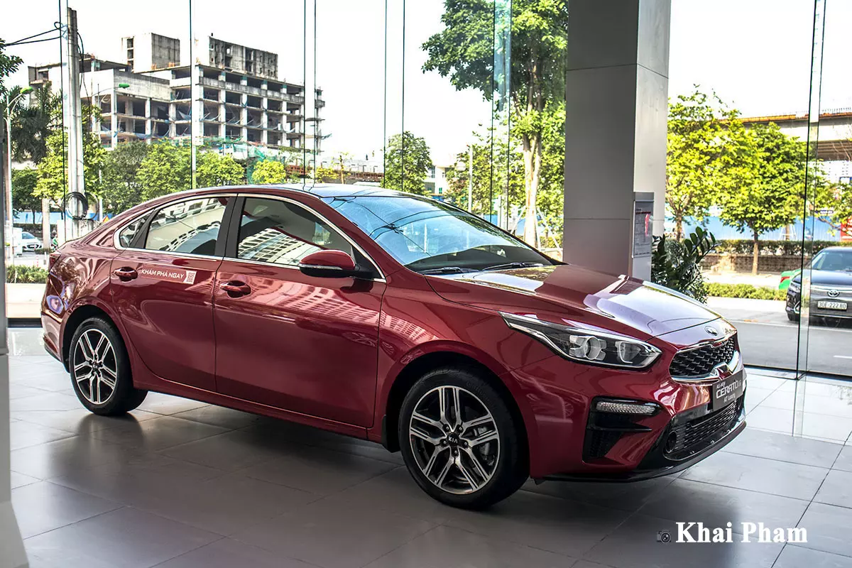 Ảnh chính diện thân xe Kia Cerato 1.6AT Luxury 2020