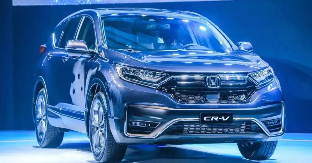 Thân xe Honda CR-V 2022 bản G mạnh mẽ, năng động.