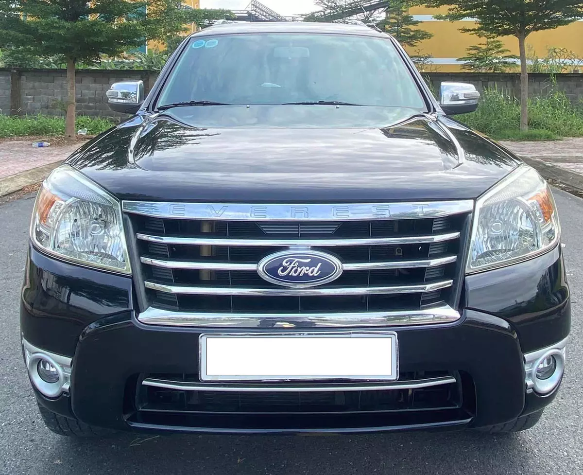 Ford Everest 2010 mang nét đẹp khỏe khoắn và có chút "phong trần" hơn hẳn.