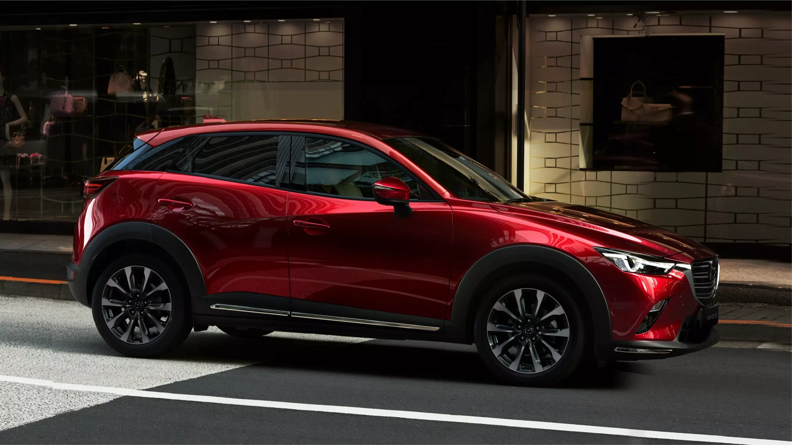 "Đánh giá Mazda CX-3: Xe gầm cao đô thị tầm 700 triệu được gia đình Việt ưa chuộng - 3"