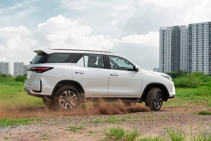 Đánh giá ngoại thất thân xe Toyota Fortuner 2021