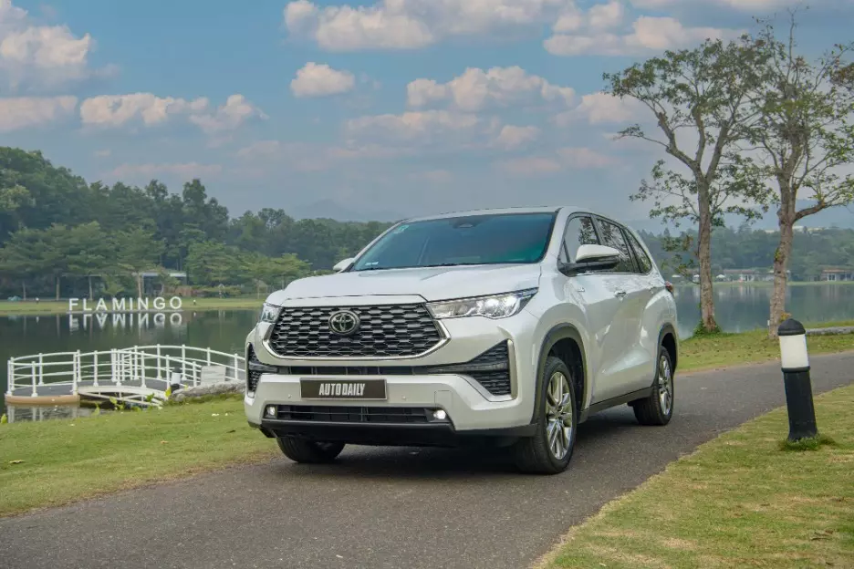 Đánh giá Toyota Innova Cross Hybrid 2023: Đẹp, tiết kiệm và đầy công nghệ