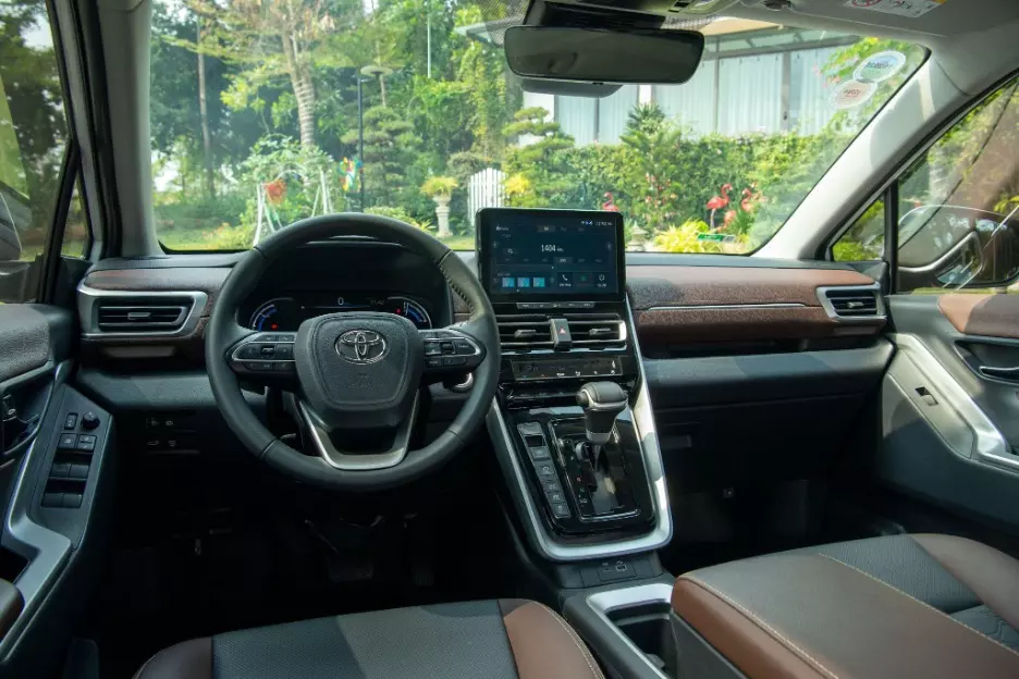 Đánh giá Toyota Innova Cross Hybrid 2023: Đẹp, tiết kiệm và đầy công nghệ