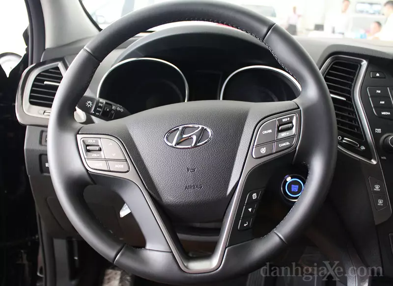 Vô-lăng Hyundai Santafe 2013