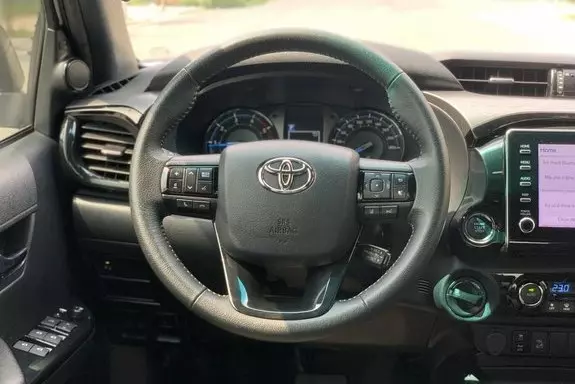 Lái thử Toyota Hilux cũ giúp bạn đánh giá toàn diện chất lượng còn lại của chiếc xe