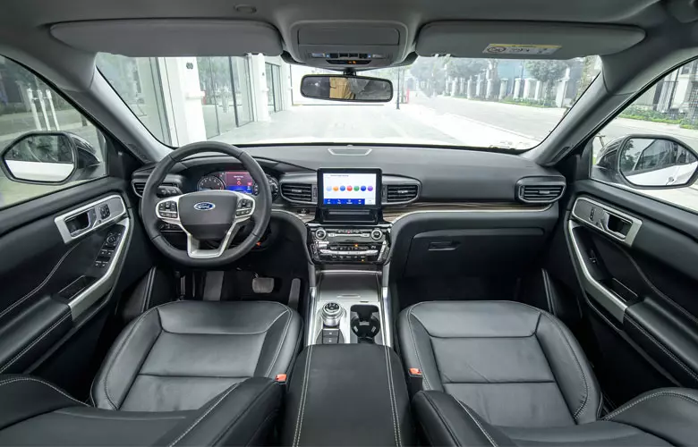 Khoang nội thất của Ford Explorer 2023 được đánh giá cao về độ rộng rãi