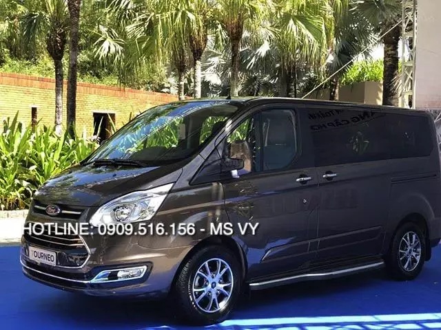 xe-ford-tourneo-2020-2021-muaxegiatot-vn