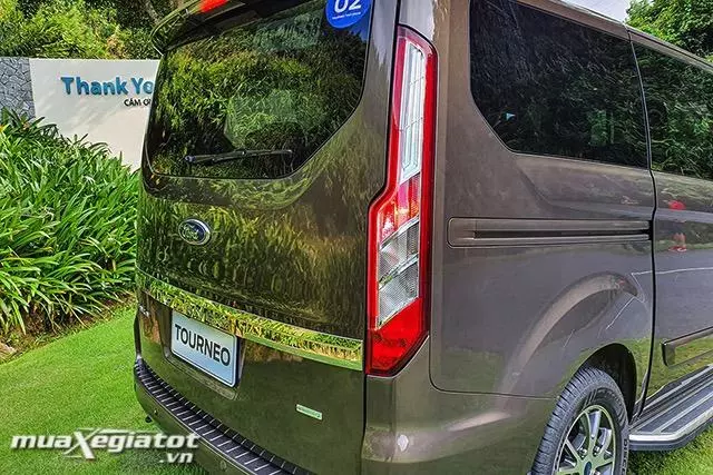 can-truoc-ford-tourneo-2020-2021-muaxegiatot-vn