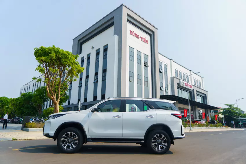 Thân xe Toyota Fortuner Legender