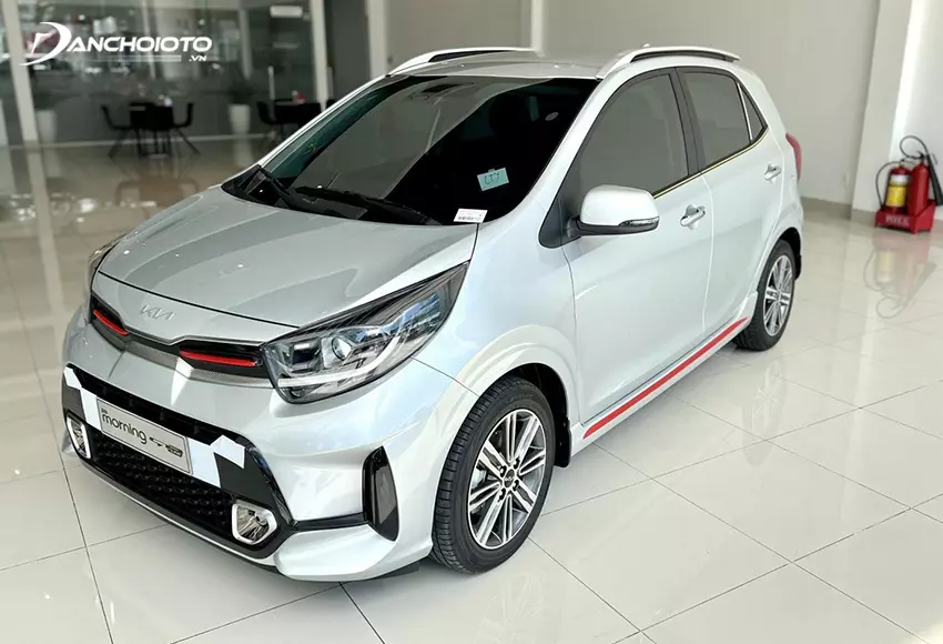 Cản sau Morning 2024 GT-Line sơn đen bóng, có chụp ống xả kép mạ chrome